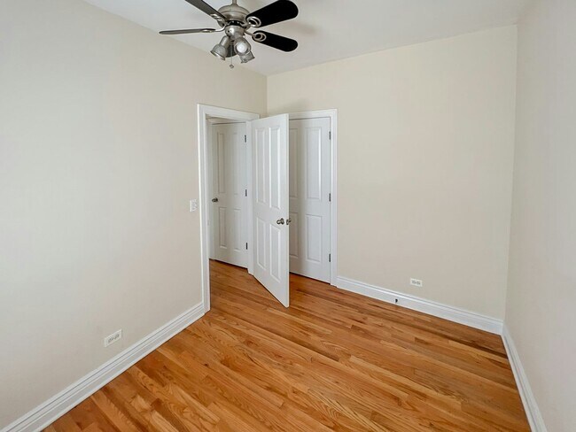 Foto del edificio - 1214 W Waveland Ave