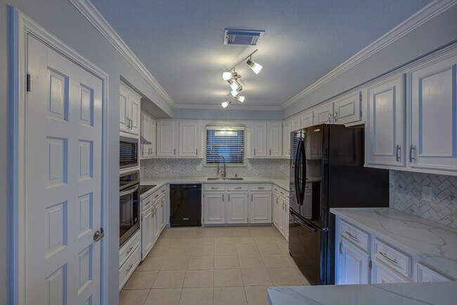 Foto del edificio - 3123 Bonney Briar Dr