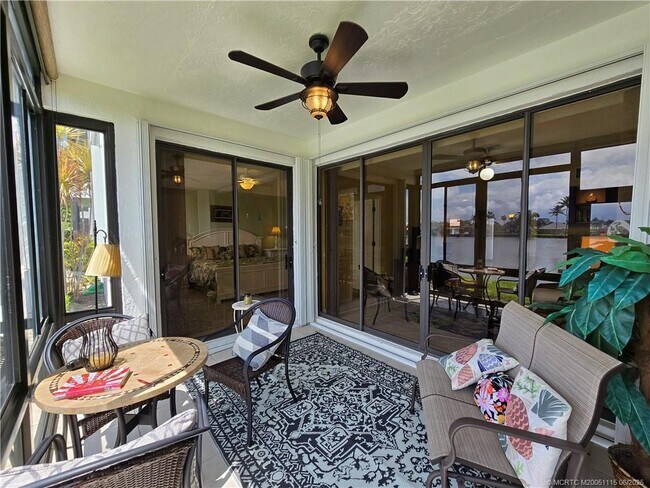Foto del edificio - 6041 SE Landing Way