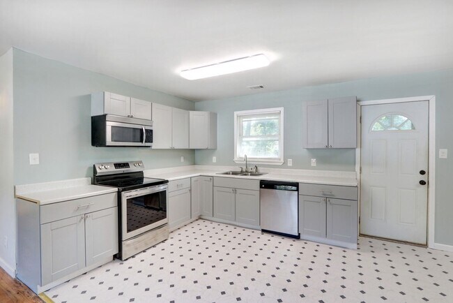 Foto del edificio - 2435 E 39th St
