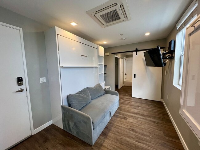 Interior Photo - STUDIOS435