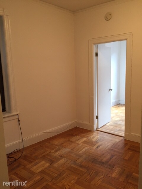 Foto del edificio - 1 br, 1 bath Apartment - 304 1/2 E 38th St