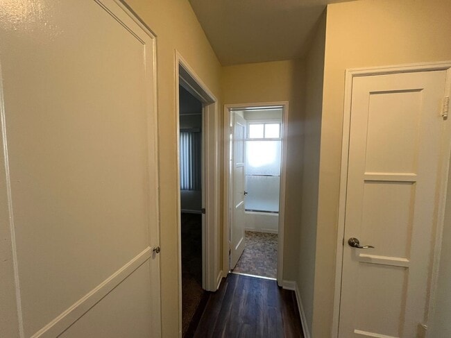 Building Photo - 132 N Maple St