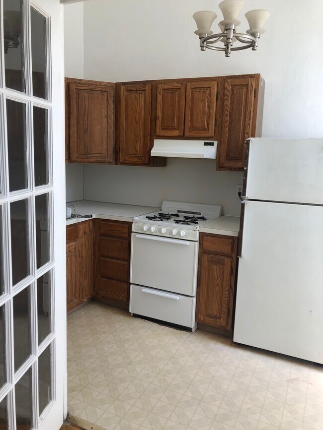 French doors to kitchen - 2037 Delancey Pl