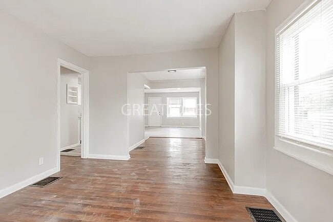 Building Photo - 2029 Glenridge Dr