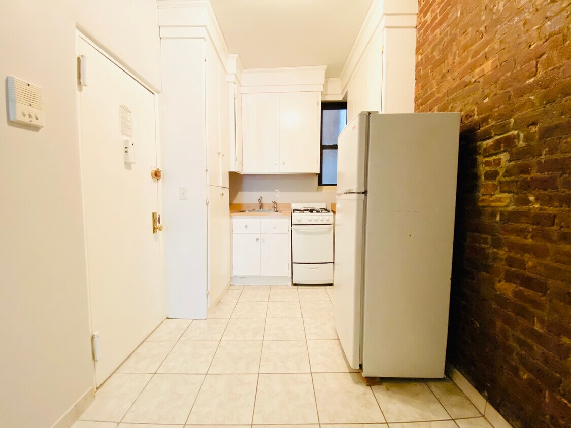 Primary Photo - 506 9th Ave
