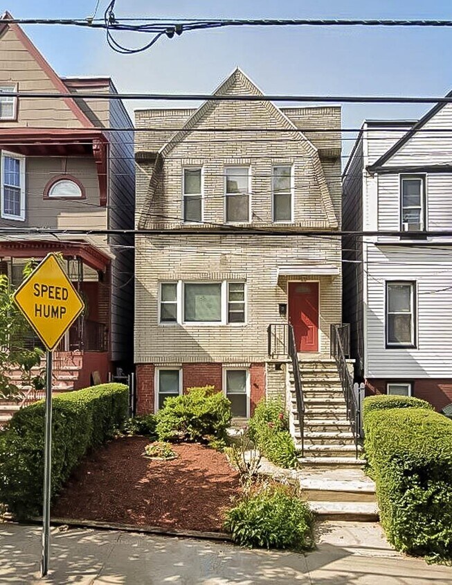 Foto principal - 169 Fairview Ave