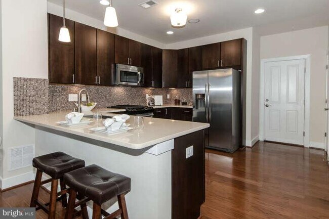 Foto del edificio - 737 Bluemont Ave