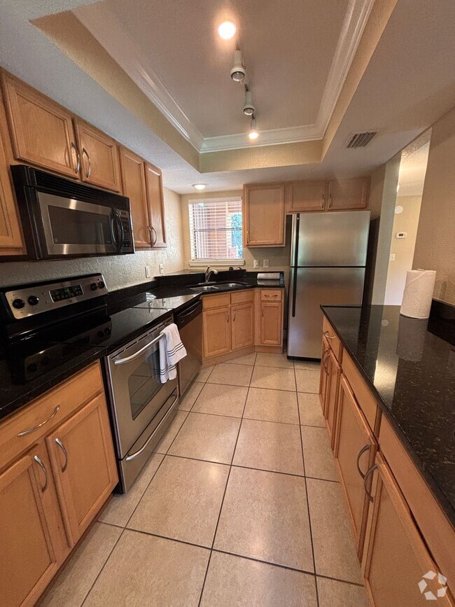 Building Photo - 836 Shoreline Cir