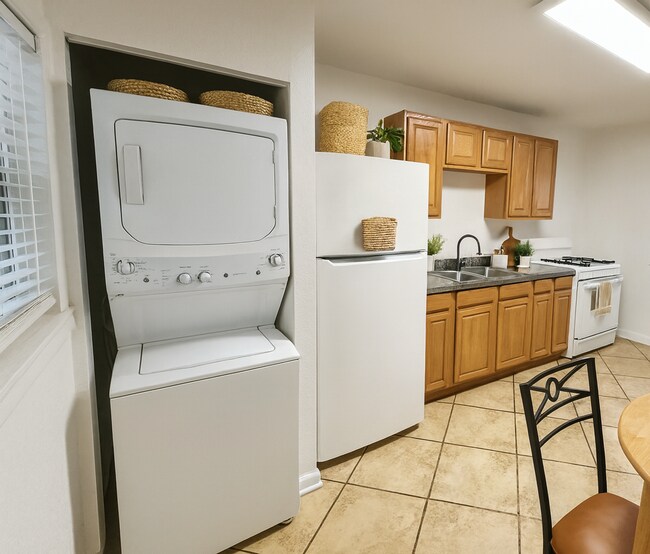 Building Photo - 2 Bedroom Close to Campus