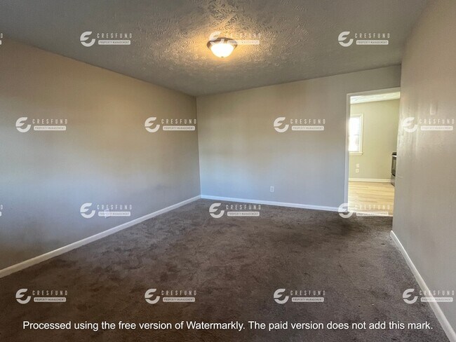Building Photo - 4Bedroom 2 Bath