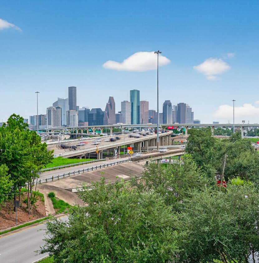 Foto principal - 1205 Wrightwood St