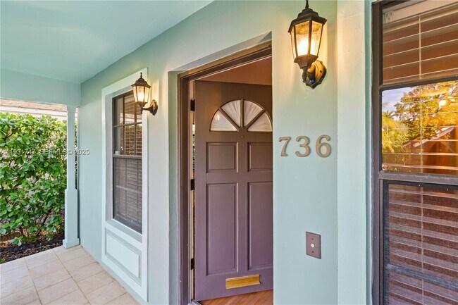 Foto del edificio - 736 Alhambra Cir