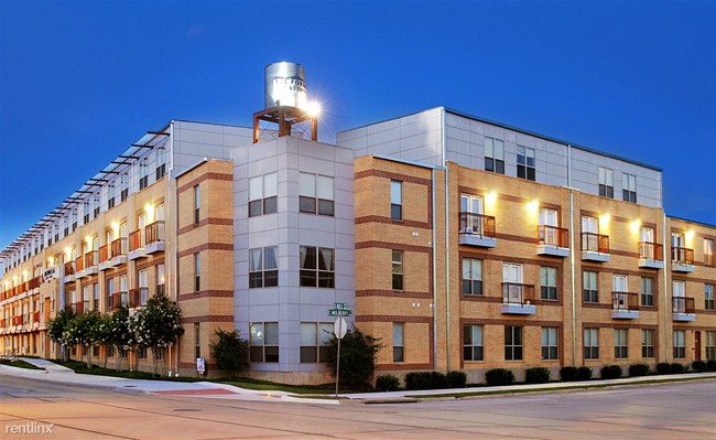 Building Photo - 214 S Bell Ave