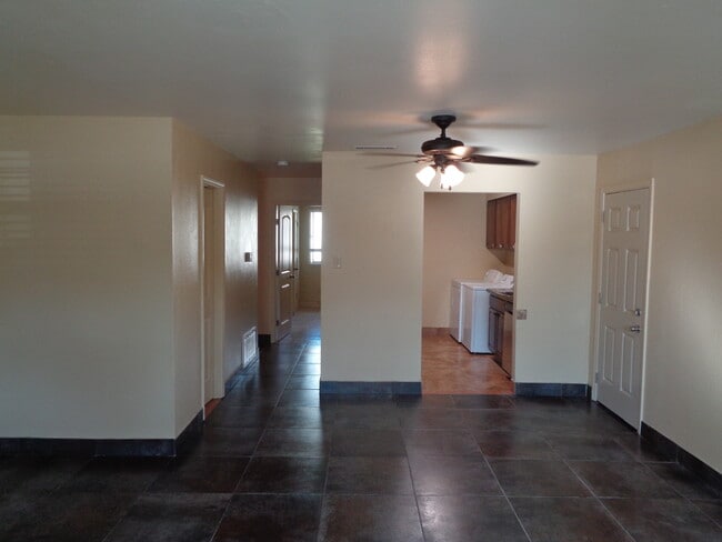 Building Photo - 654 Jennifer Jean Dr