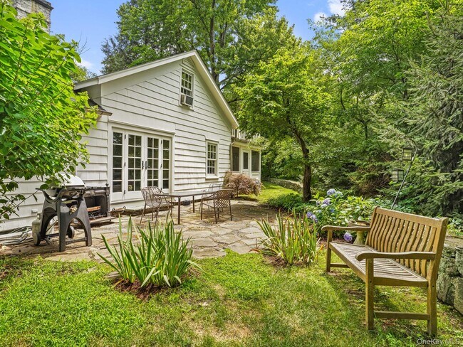 Foto del edificio - 8 S Bedford Rd