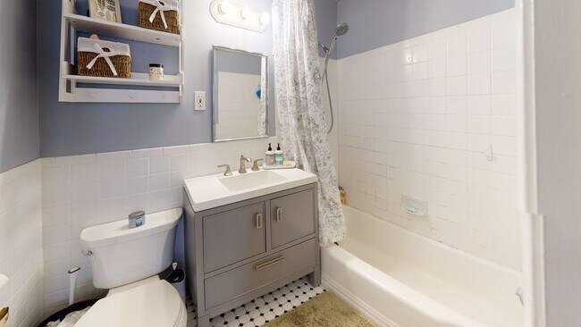 Foto del edificio - HOT KENMORE LISTING!!!!!!!!!!!