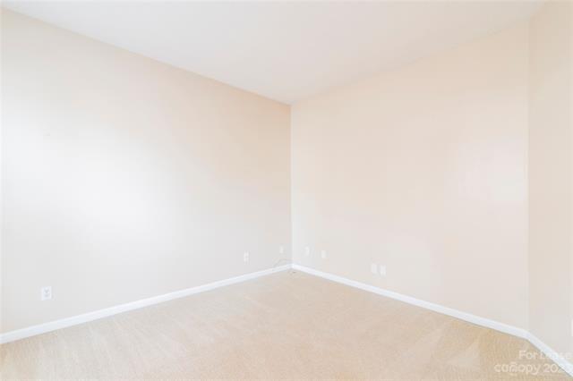 Foto del edificio - 2633 Yarrow Rd
