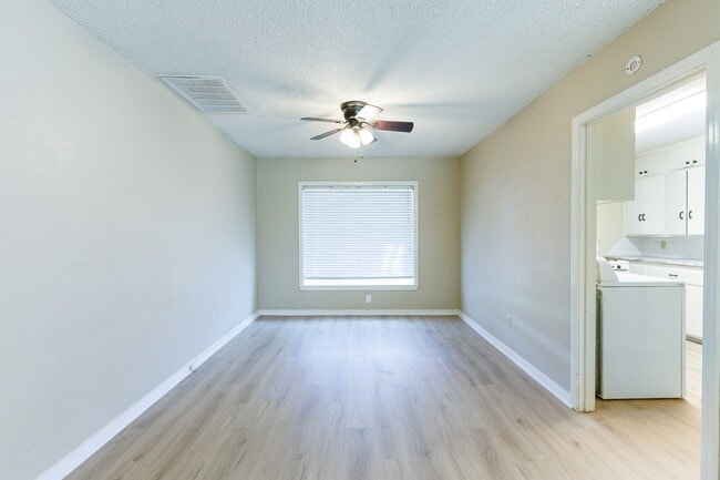 Building Photo - 1/2 off First Months Rent! Charming Home N...