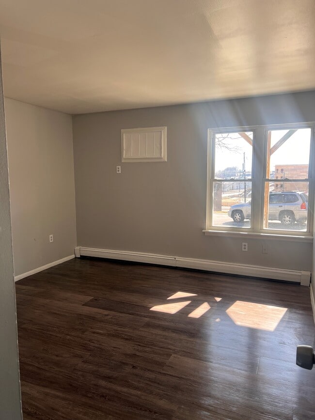 Bedroom - Crestwood Apartments