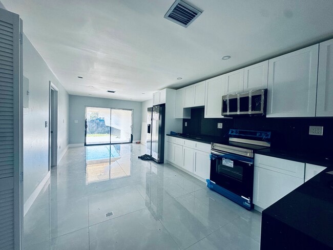 Foto del edificio - 9630 SW Grand Canal Dr