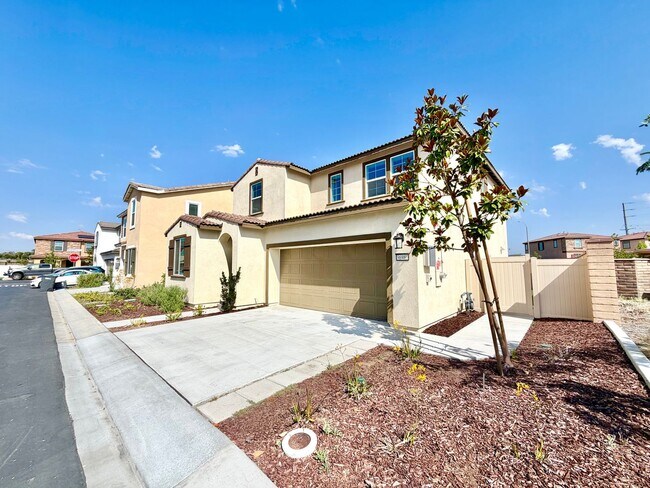 Building Photo - Move-In Ready Willow Springs Home with Solar, Loft & Flexible Living Spaces