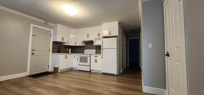 Building Photo - 12455 72 Av