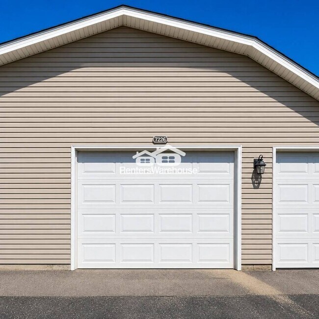Foto del edificio - 2BD/2BA Townhome in Eden Prairie Available 8/1!