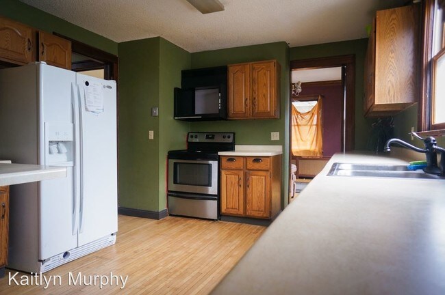 Foto del edificio - 5 br, 1.5 bath House - 1110 Harrison Street