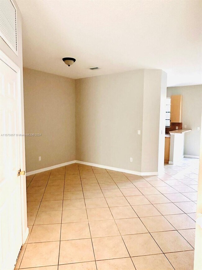 Building Photo - 1706 SW Via Rossa
