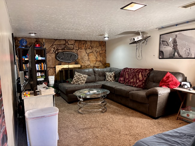 Building Photo - 1368 Davis Ave