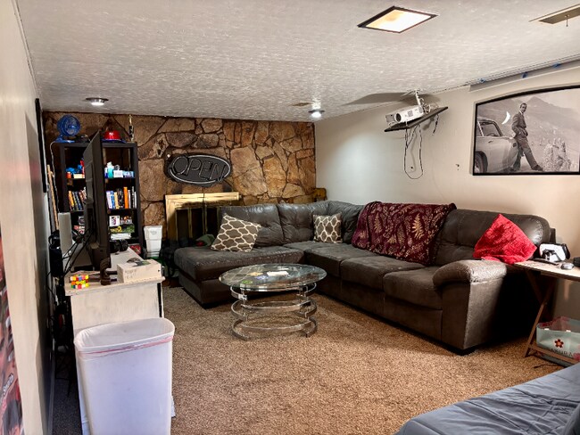 Foto del edificio - 1368 Davis Ave