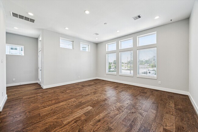 Building Photo - 622 Janisch Rd