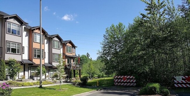 Building Photo - A Corner Unit with 3 Bed and 3.5 Bath at M...