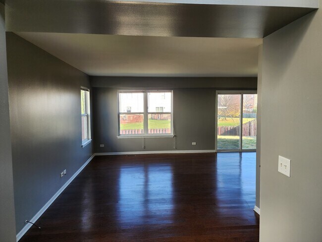 Building Photo - 1187 Spinnaker St