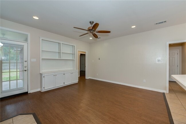 Building Photo - 214 Augsburg Ct