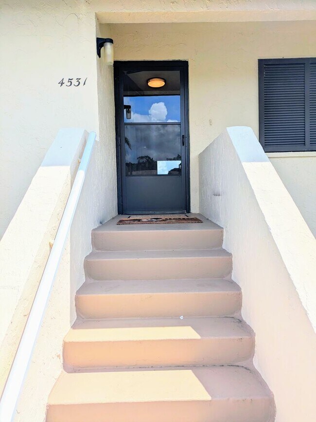Foto del edificio - SEASONAL/SHORT TERM TURNKEY condo