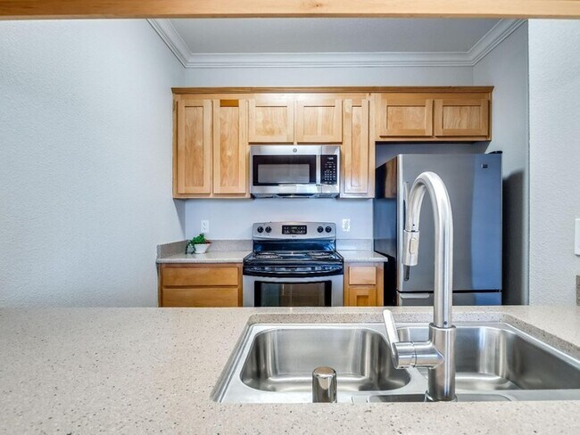 Foto del edificio - Upgraded 1BR Condo with Balcony & In-Unit Laundry in Downtown Gilroy