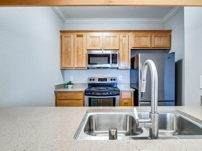 Building Photo - Upgraded 1BR Condo with Balcony & In-Unit Laundry in Downtown Gilroy