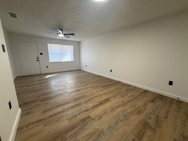 Building Photo - 1250 Elm St