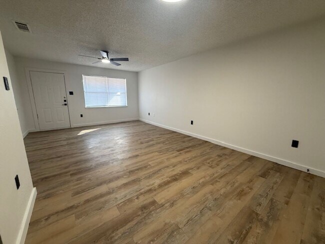 Foto del edificio - 1250 Elm St