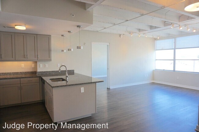 Building Photo - 2 br, 2 bath House - 104 E. Liberty Street...