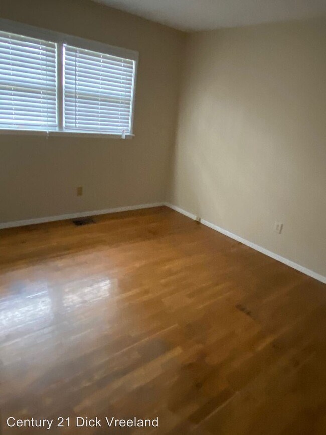 Foto del edificio - 3 br, 1 bath House - 9605 Maple Road