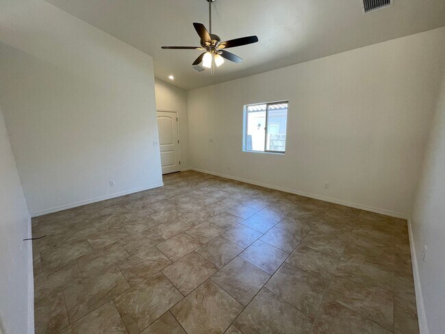 Foto del edificio - Great 3 Bedroom Home near Hualapai School!