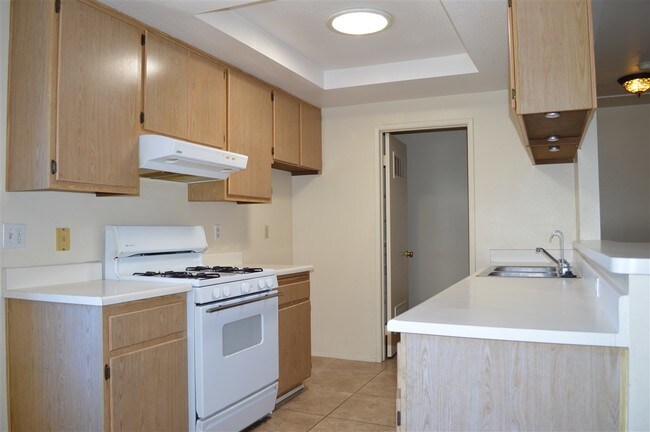 Building Photo - 552 Canyon Dr