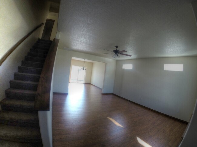 Building Photo - 2 Story in The Landings!