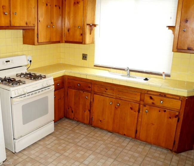 Building Photo - 23080 Wildwood St