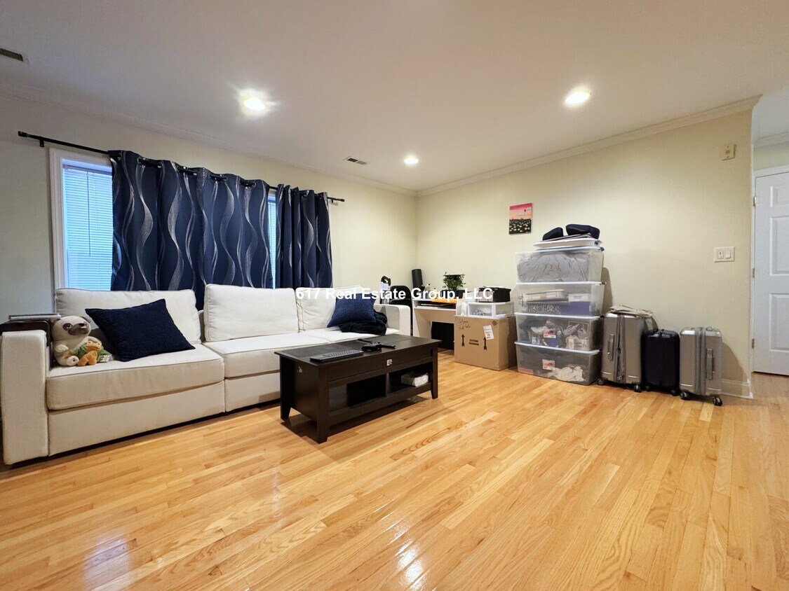 Foto principal - 168 Newton St