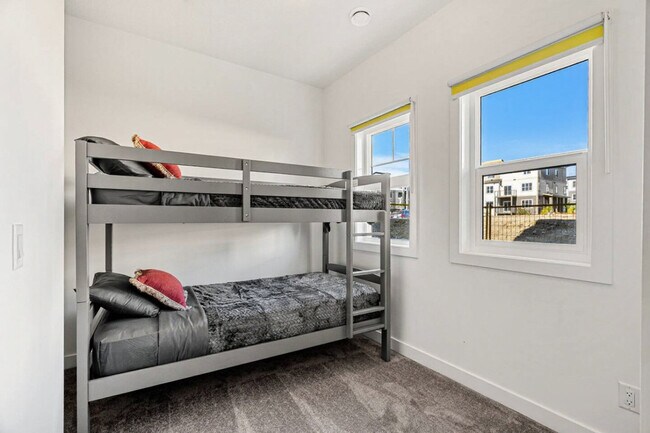 Building Photo - 2231-2281 81 St S W