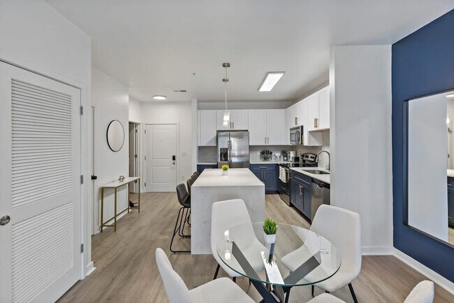 Building Photo - 205 S Kings Dr